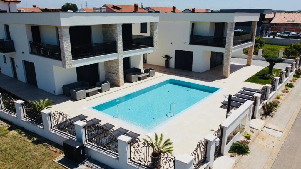 Vila Softic Azra Umag Exteriör bild