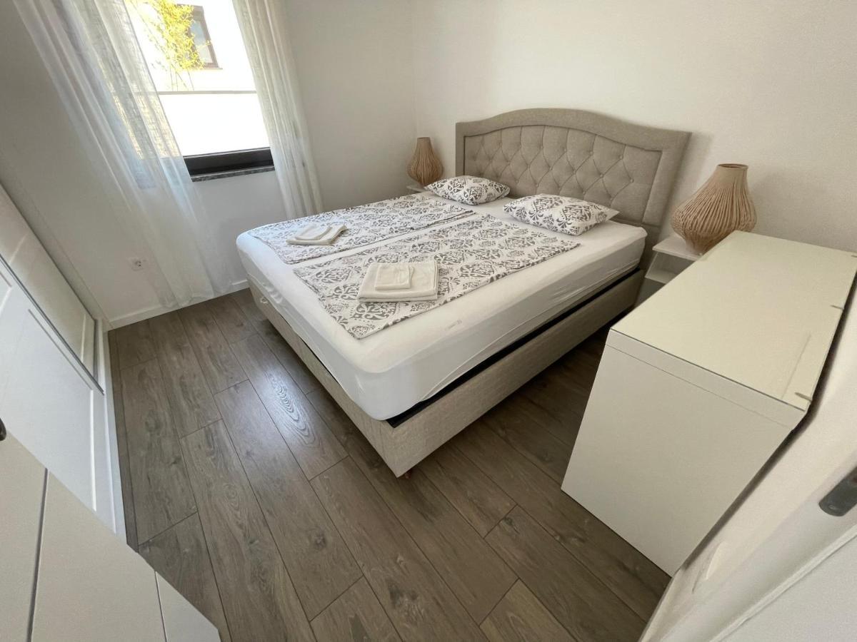 Vila Softic Azra Umag Exteriör bild