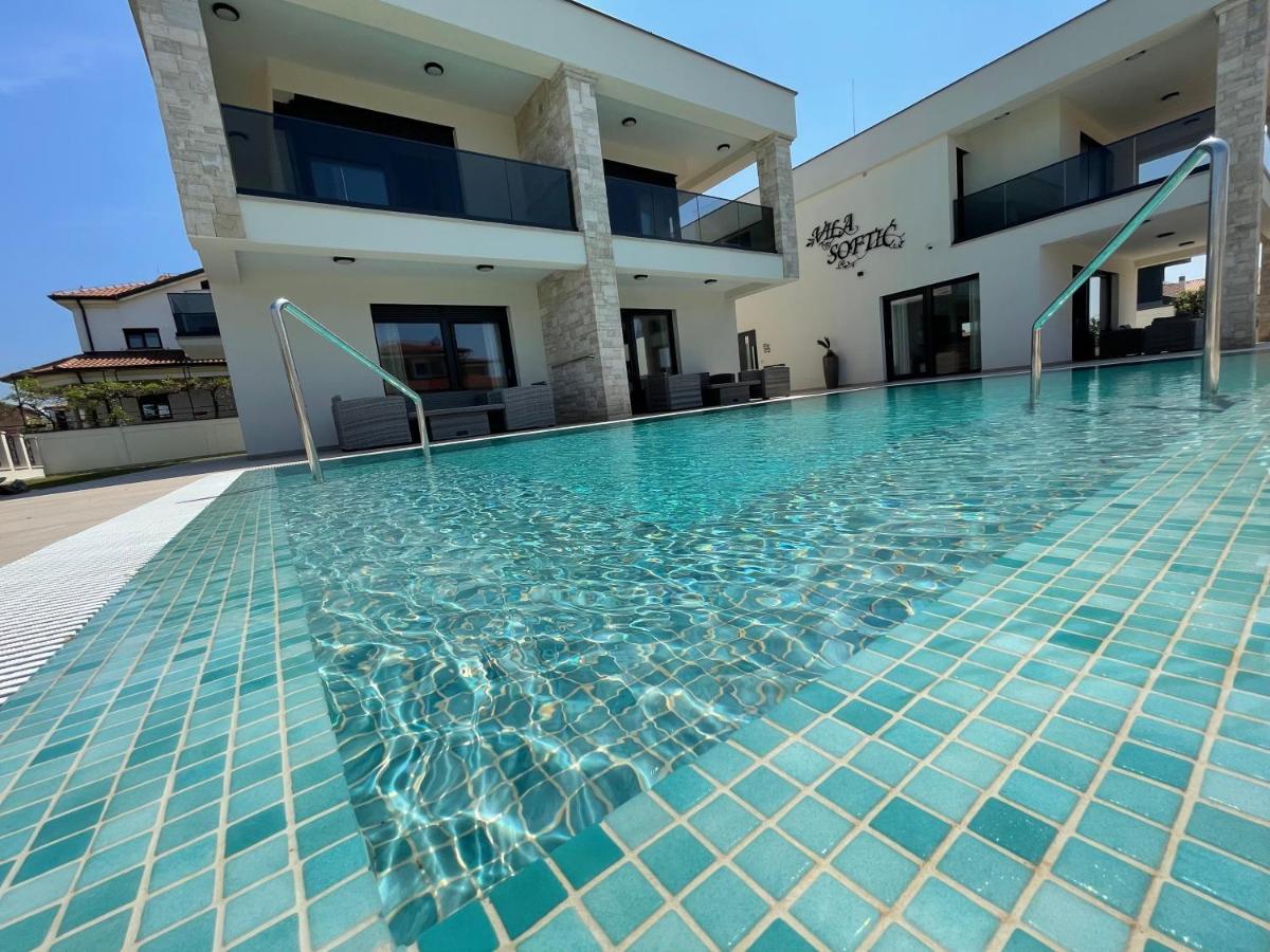 Vila Softic Azra Umag Exteriör bild