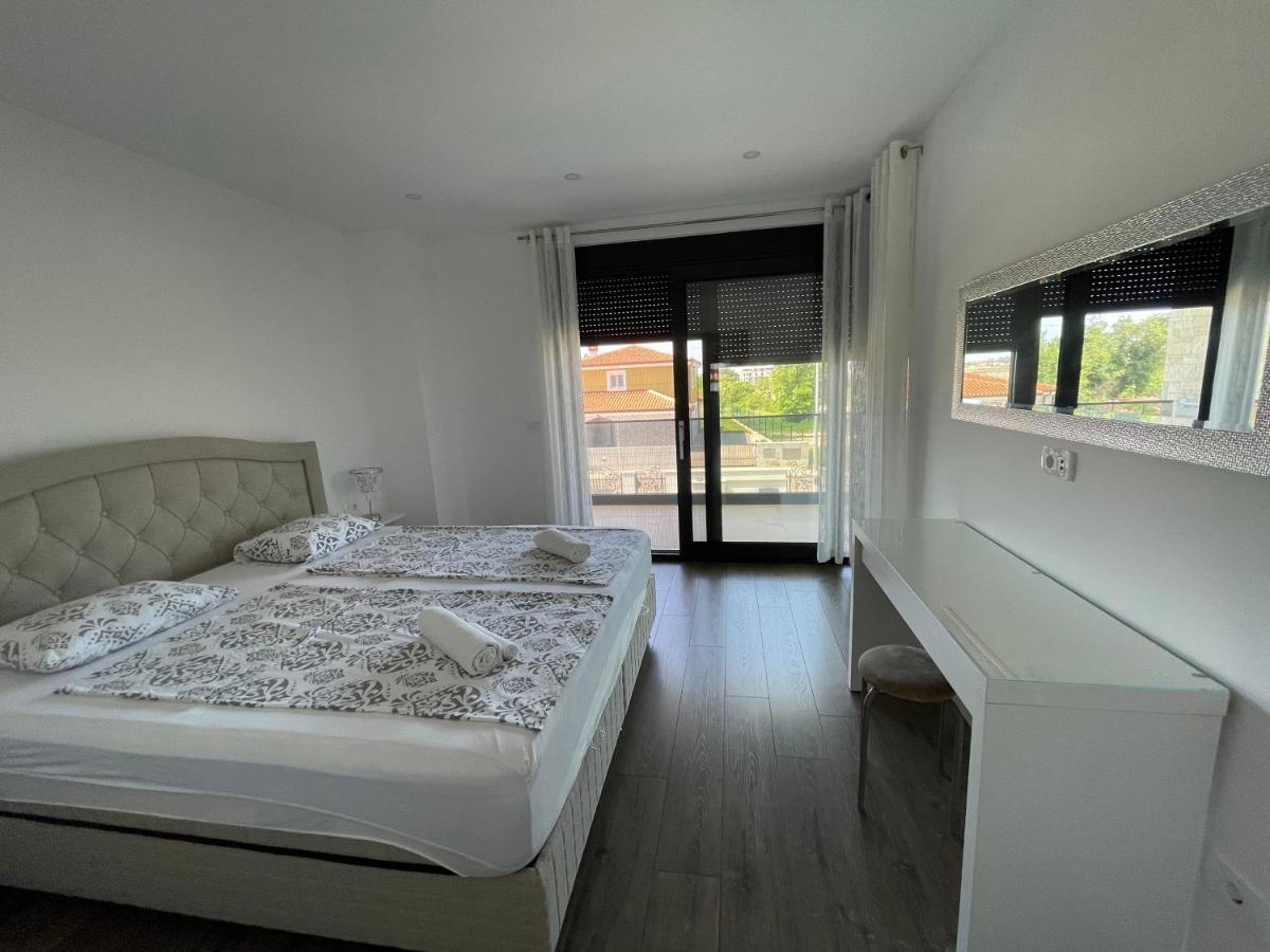 Vila Softic Azra Umag Exteriör bild