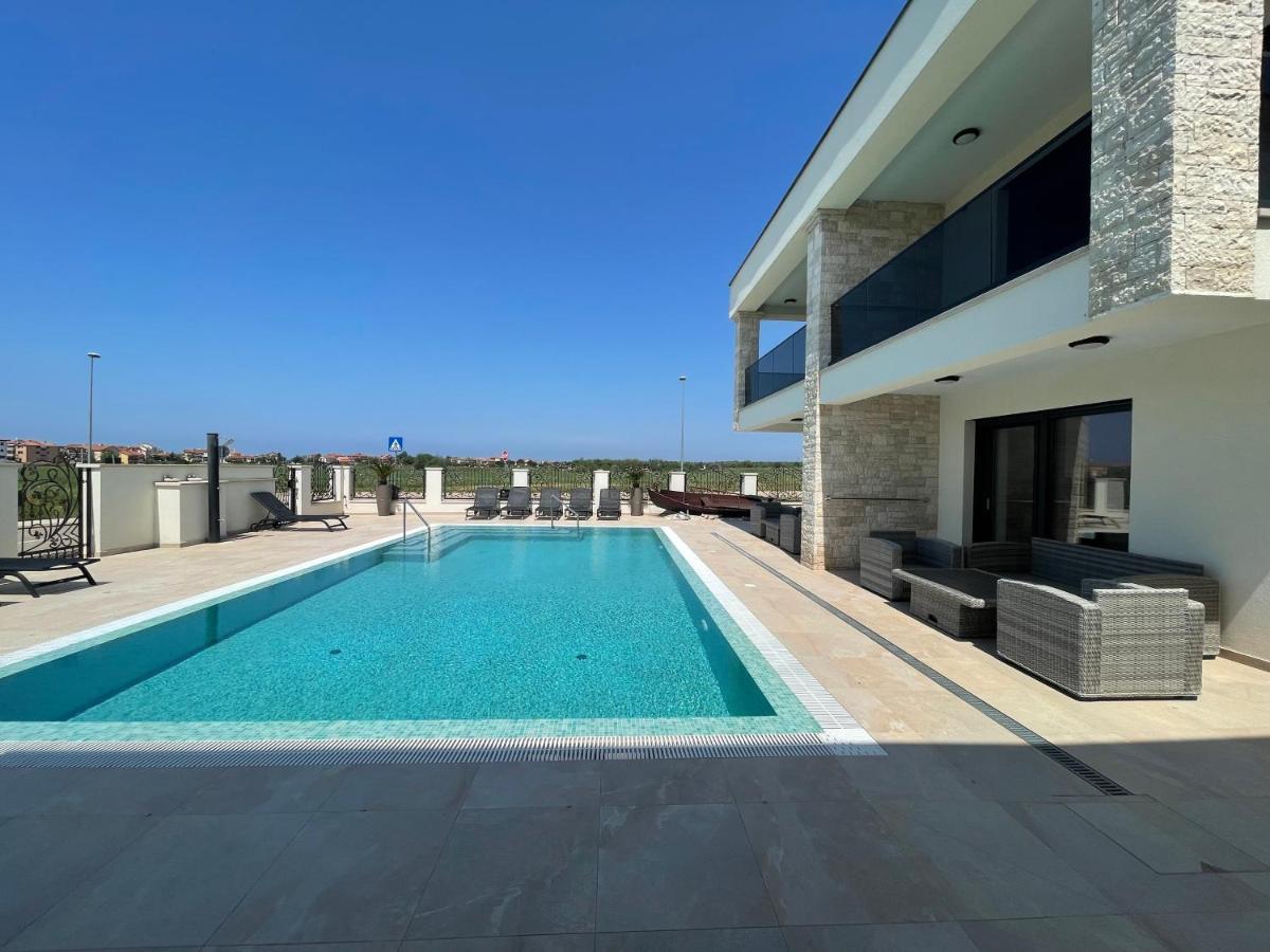 Vila Softic Azra Umag Exteriör bild